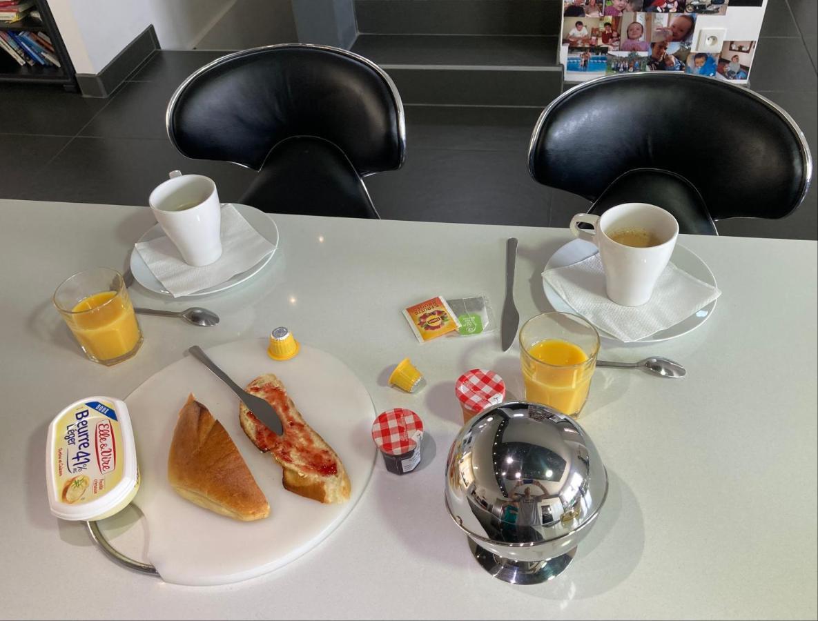 B&B Chez L'Habitant Chambre Privative Sur La Route Des Vins Tv Parking Box Velo Issenheim Luaran gambar