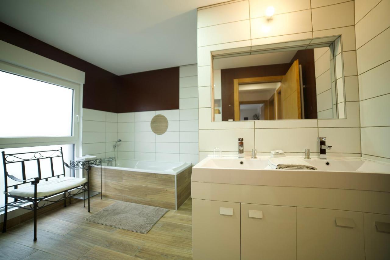 B&B Chez L'Habitant Chambre Privative Sur La Route Des Vins Tv Parking Box Velo Issenheim Luaran gambar